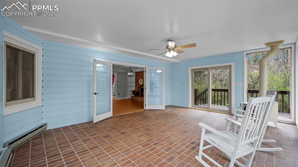 Image 19 of 50: Sun Room
