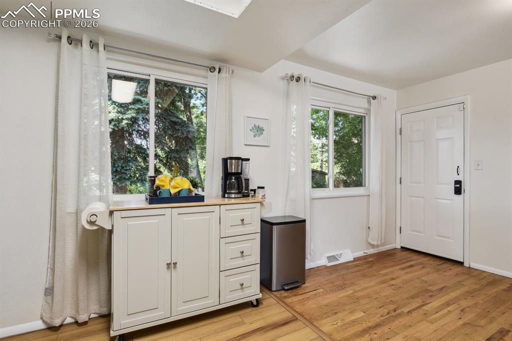 Image 13 of 33: Entry