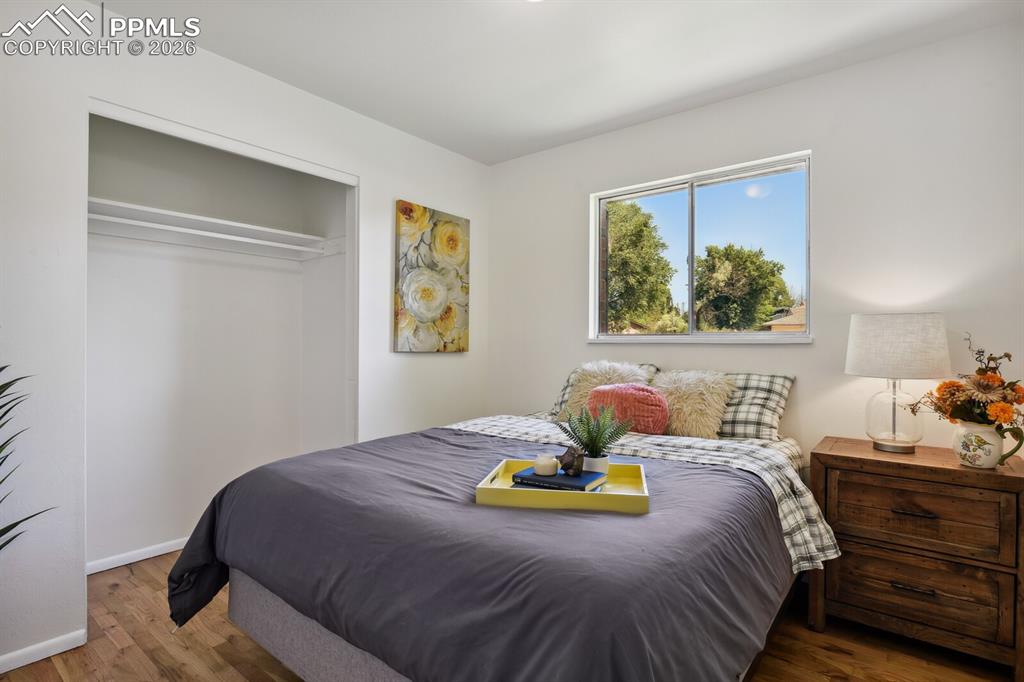 Image 14 of 33: Bedroom