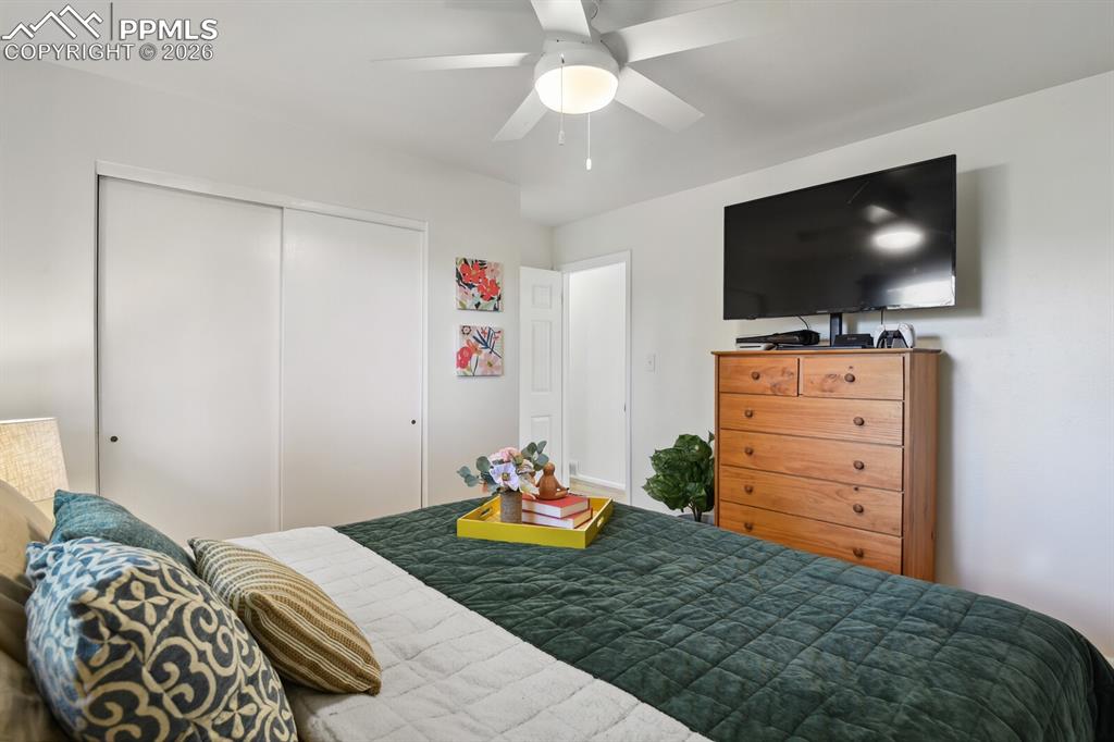 Image 16 of 33: Bedroom