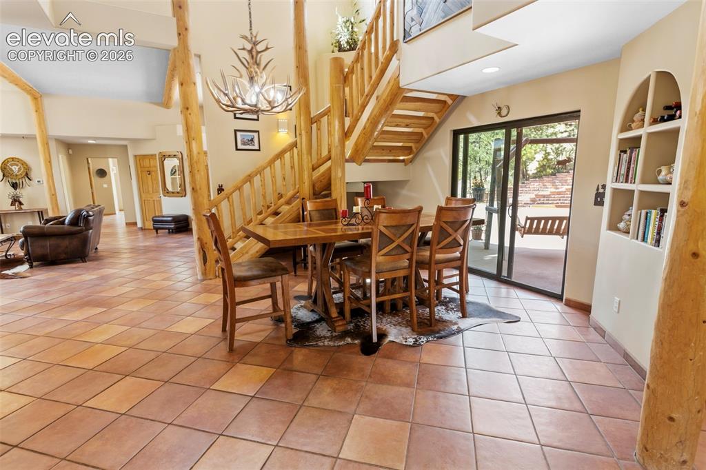 Image 7 of 39: Dining Area