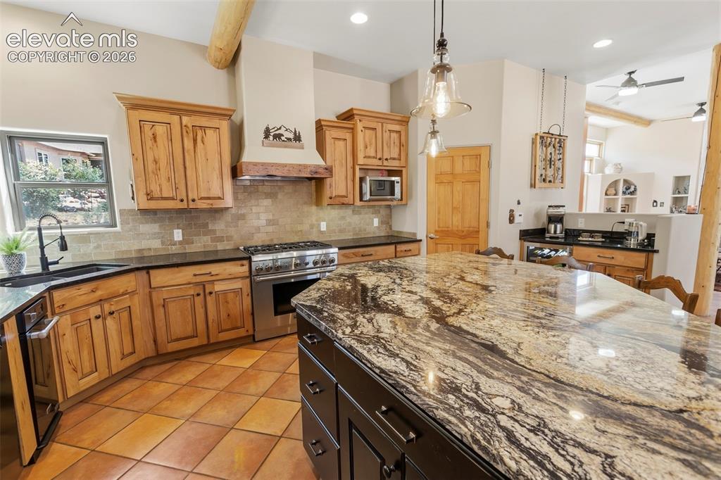 Image 9 of 39: Kitchen