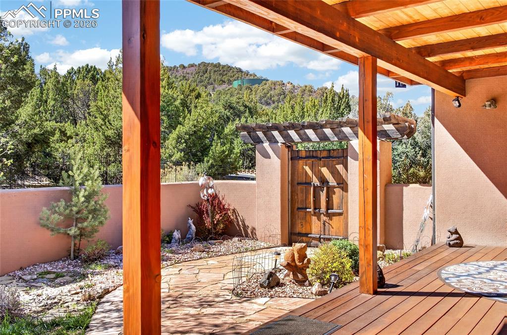 Image 11 of 50: Patio
