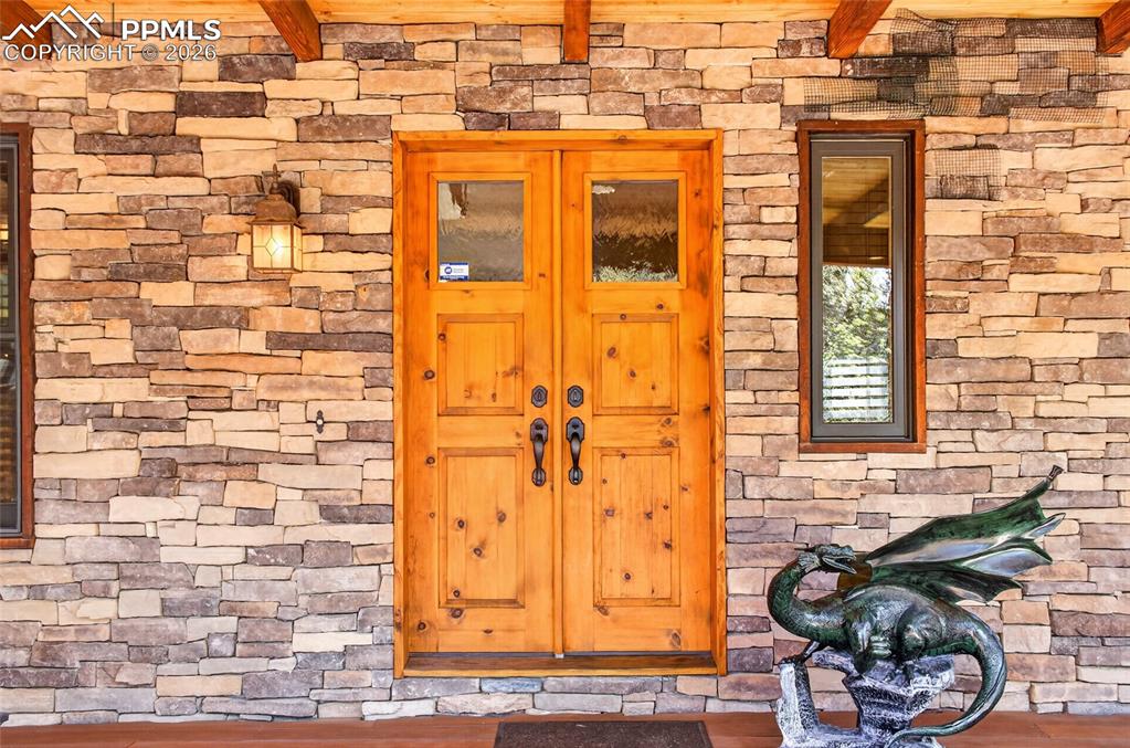 Image 8 of 50: Entry