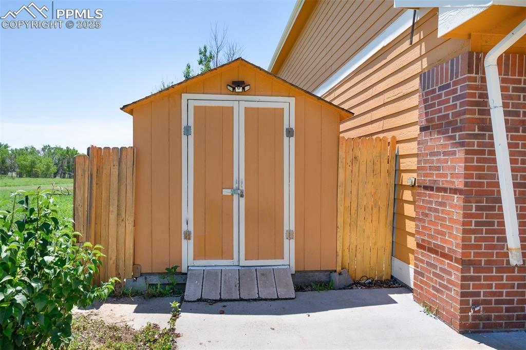 Image 5 of 50: View of shed