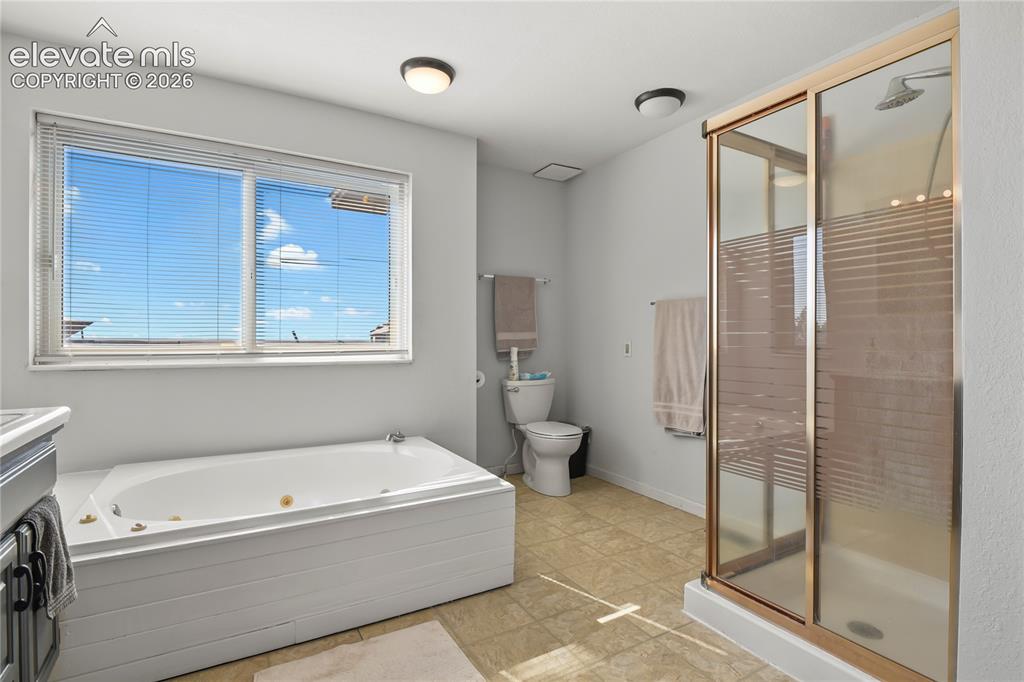 Image 15 of 50: Bathroom