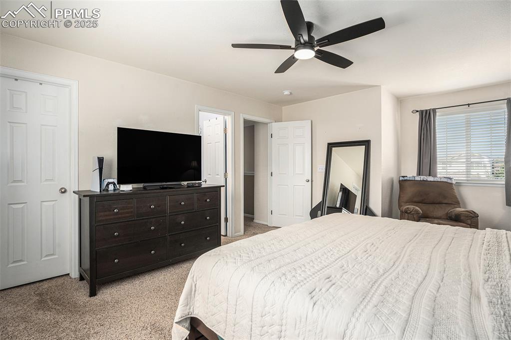 Image 12 of 27: Bedroom