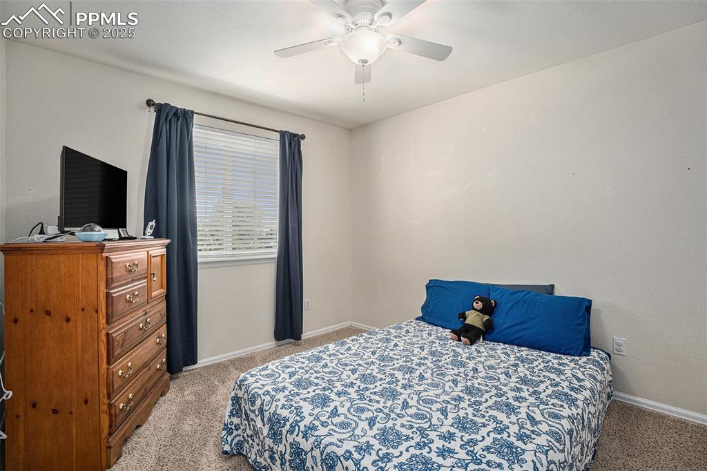 Image 15 of 27: Bedroom