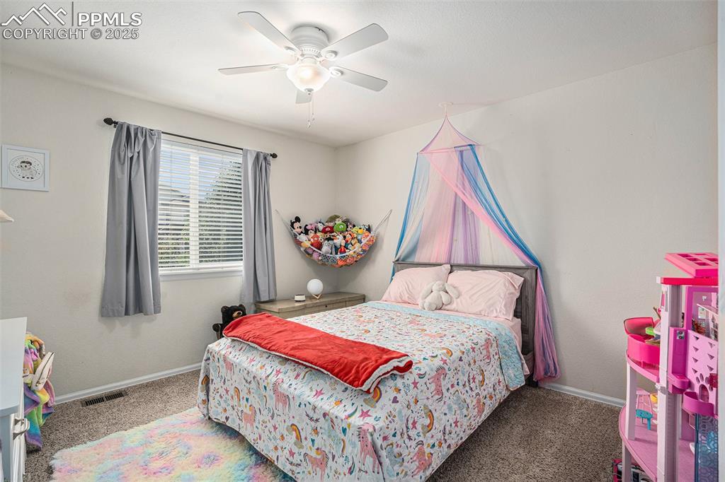 Image 16 of 27: Bedroom