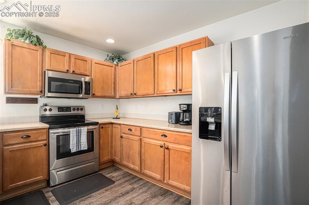 Image 4 of 27: Kitchen