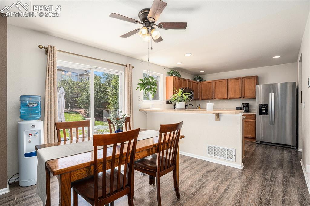 Image 6 of 27: Dining Area