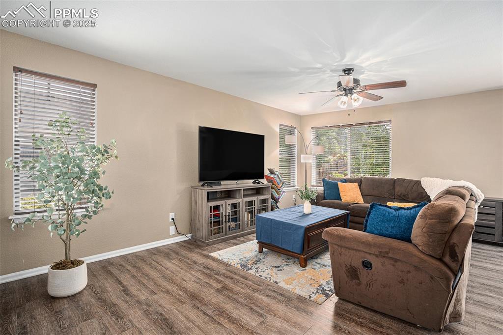 Image 8 of 27: Living Room