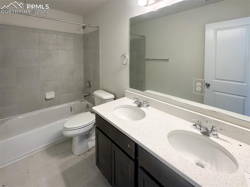 Image 23 of 29: Bathroom