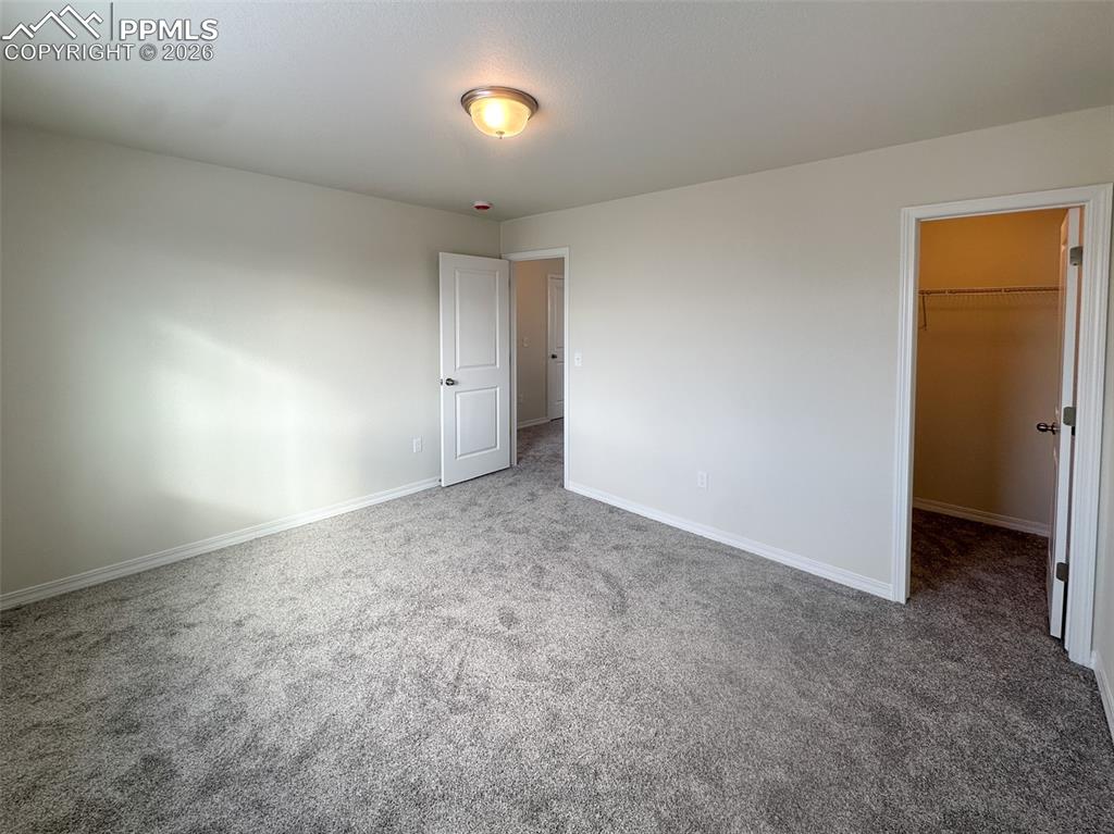 Image 25 of 29: Bedroom