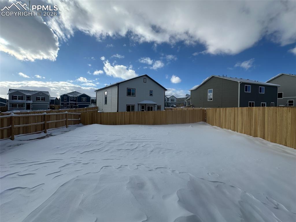 Image 28 of 29: Yard