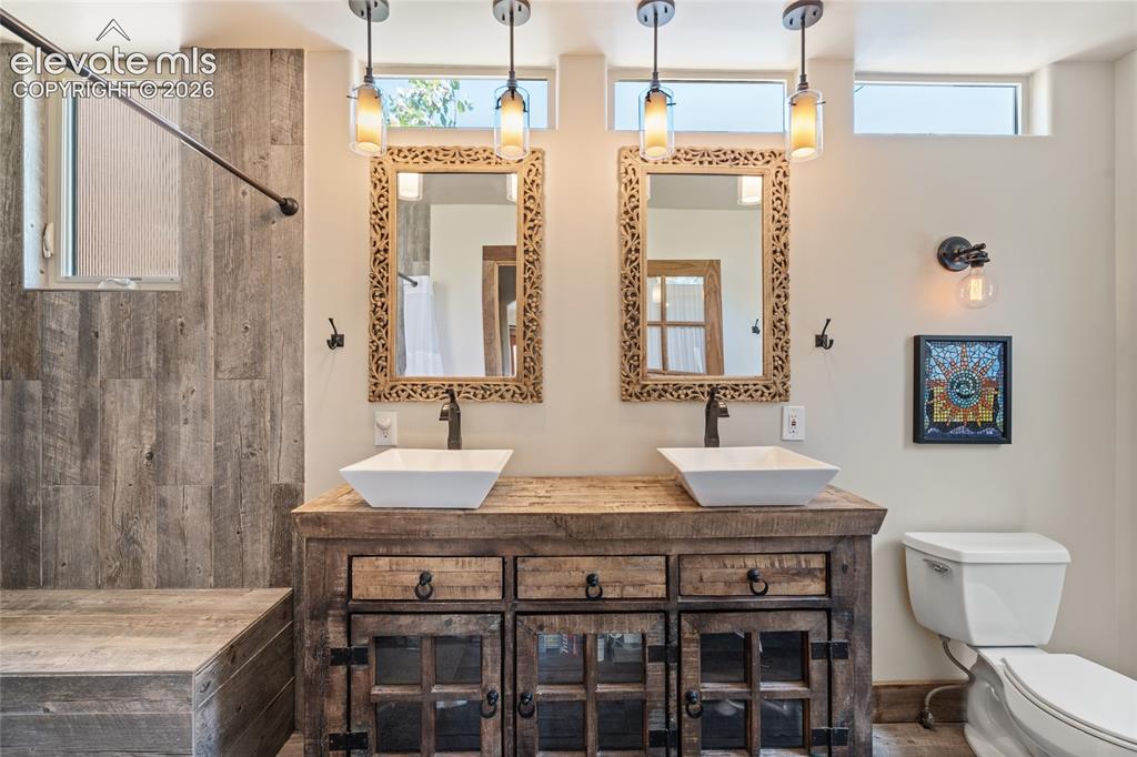 Image 13 of 38: Main house Primary Suite bathroom