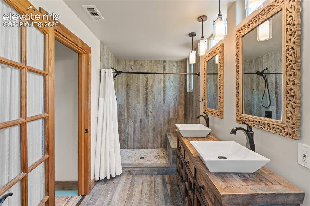 Image 14 of 38: Main house Primary Suite bathroom