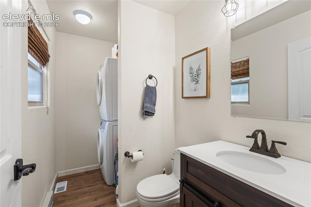 Image 26 of 38: ADU 1/2 Bath and Laundry on the main level