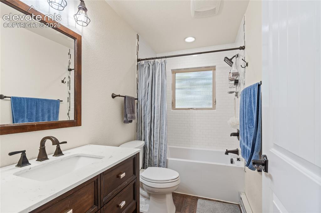 Image 30 of 38: ADU Full Bath adjoins the Primary Suite