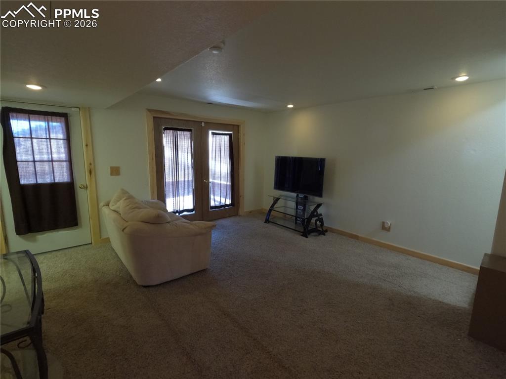 Image 13 of 21: Living Room