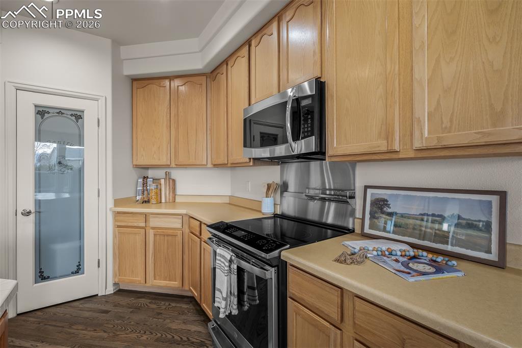 Image 10 of 48: Kitchen