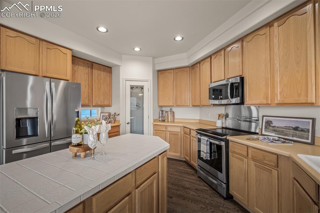 Image 11 of 48: Kitchen