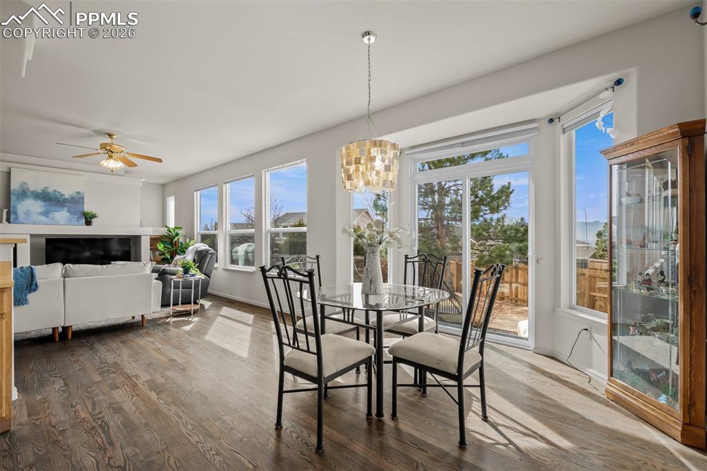 Image 15 of 48: Dining Area