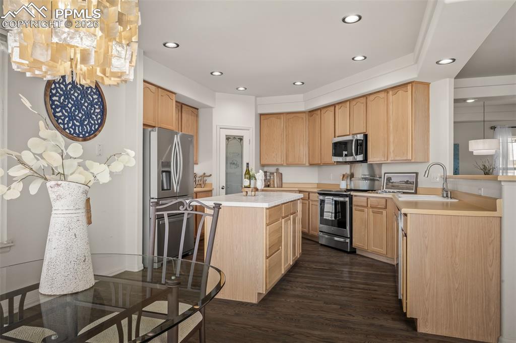 Image 18 of 48: Kitchen