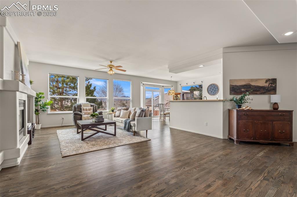 Image 20 of 48: Living Room