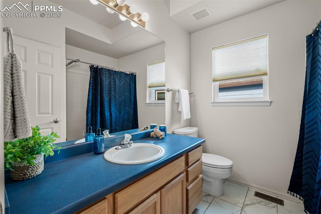 Image 28 of 48: Bathroom