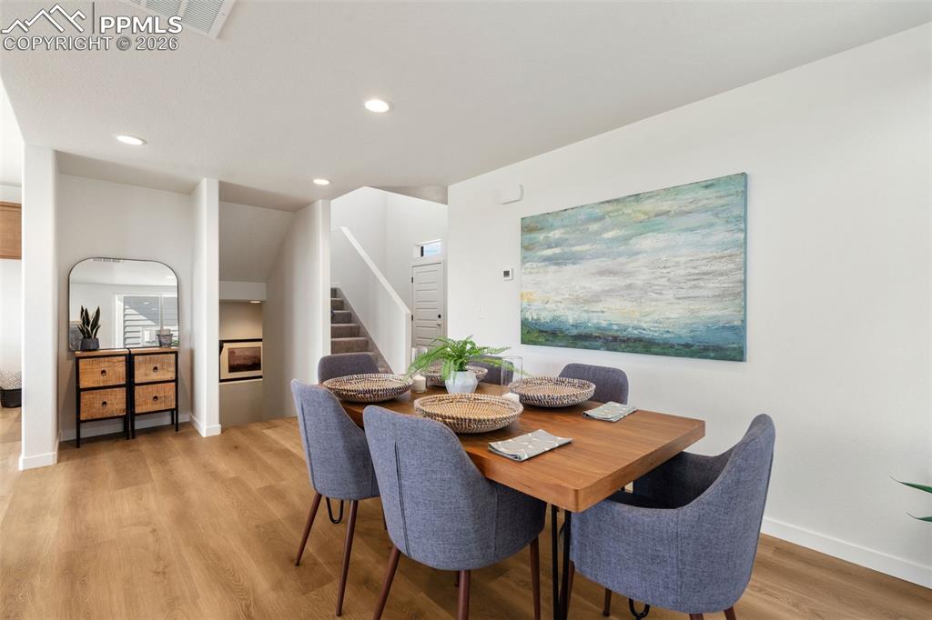 Image 3 of 12: Dining Area