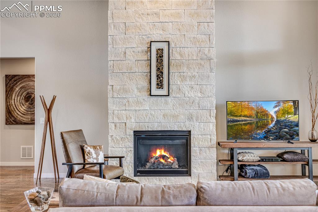 Image 11 of 50: Living Room