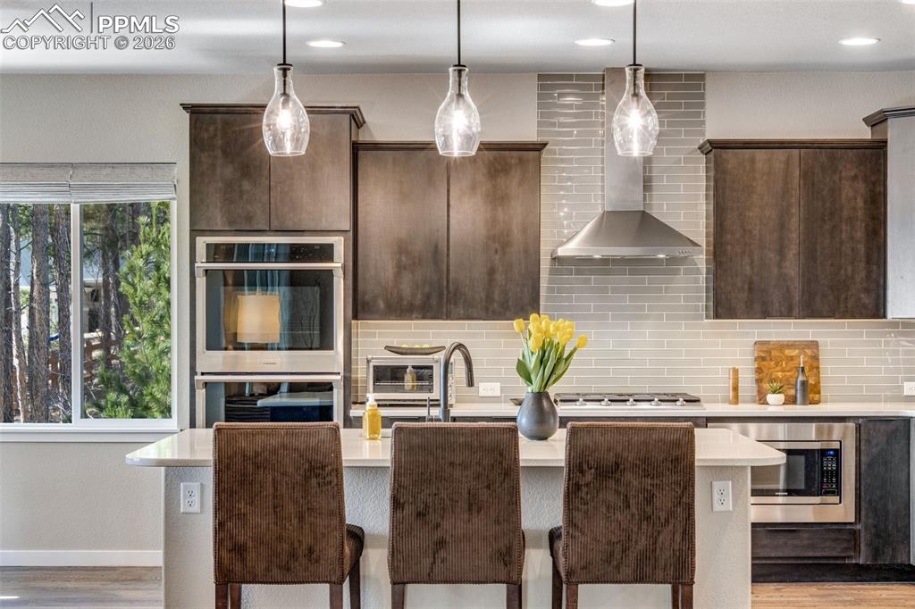 Image 12 of 50: Kitchen