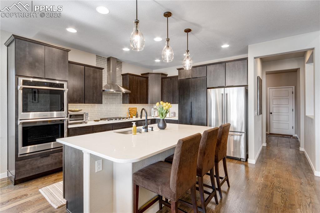 Image 13 of 50: Kitchen