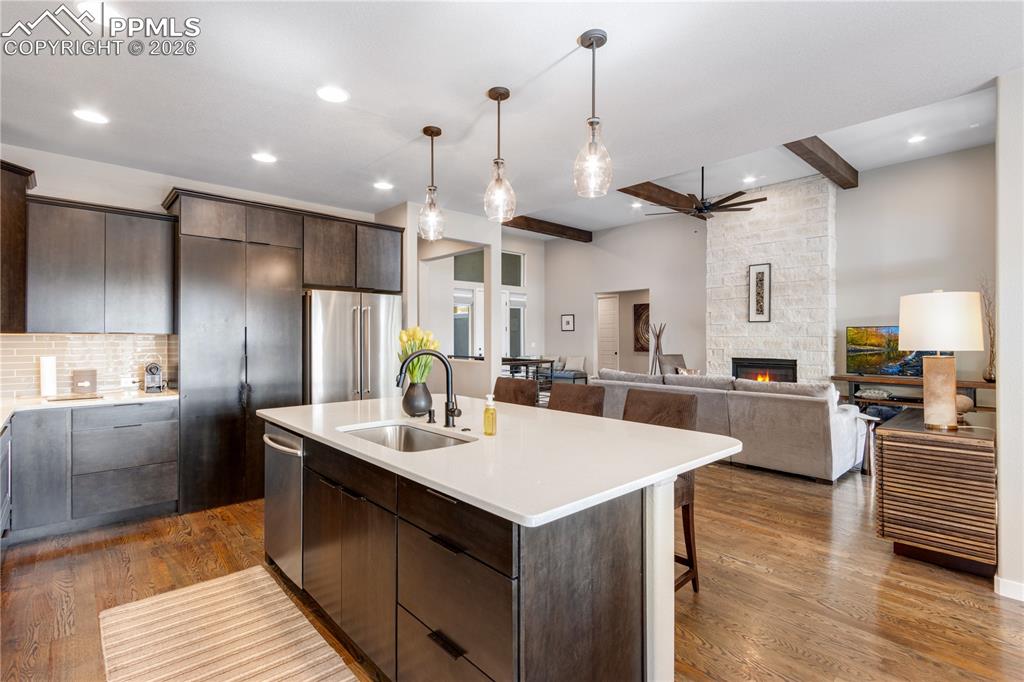 Image 14 of 50: Kitchen