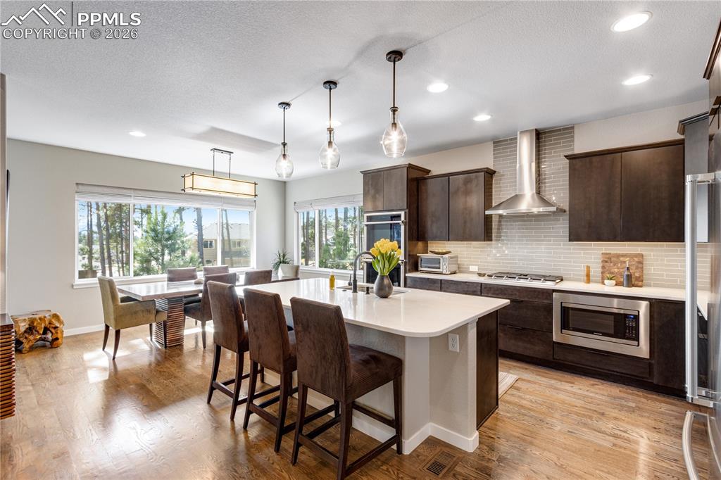 Image 15 of 50: Kitchen