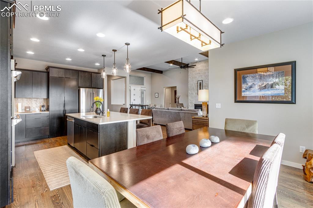 Image 17 of 50: Dining Area