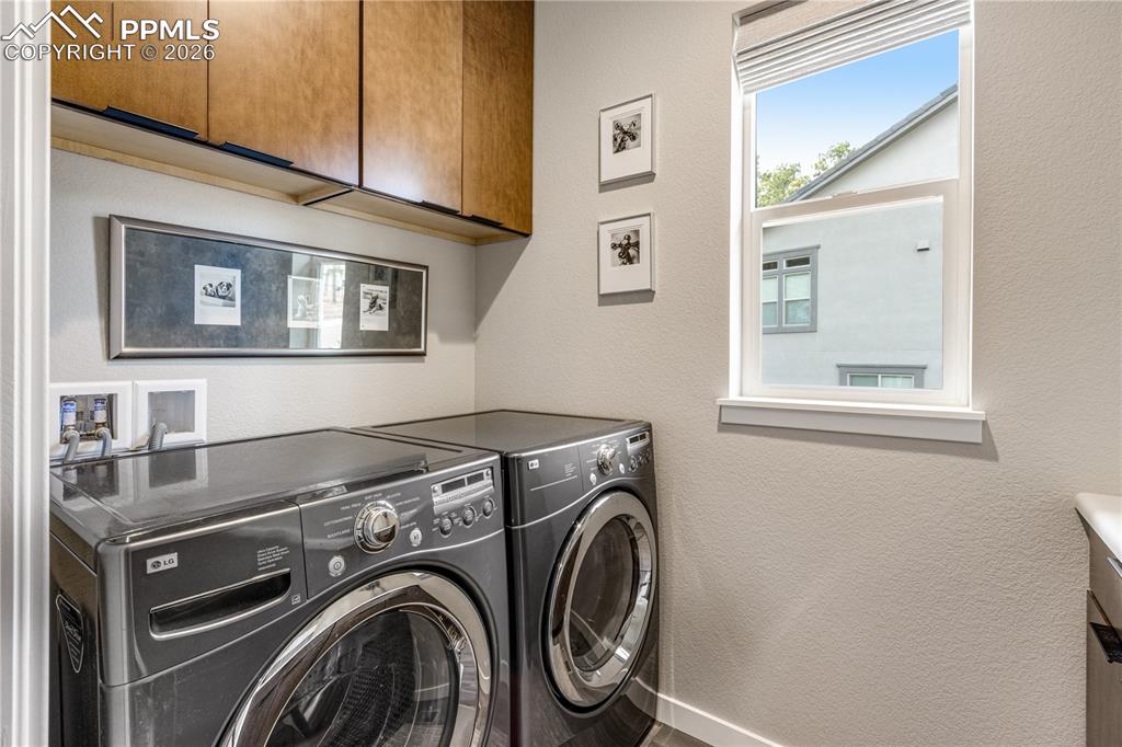 Image 20 of 50: Laundry