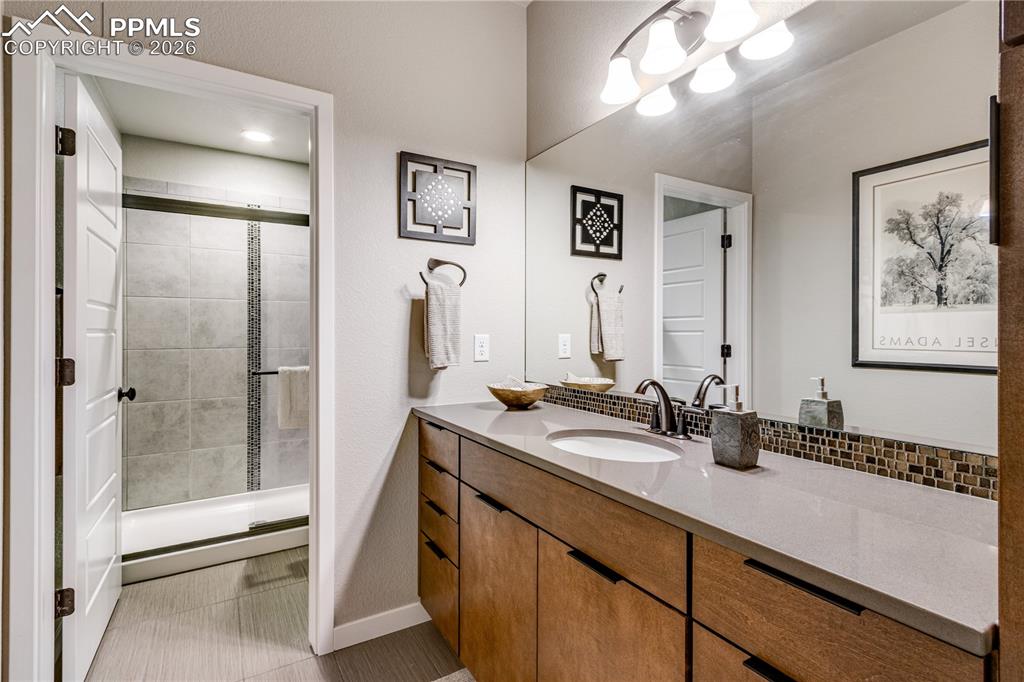 Image 39 of 50: Bathroom