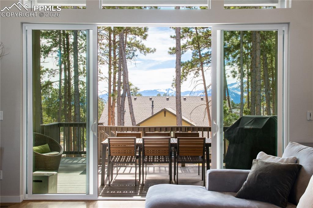 Image 41 of 50: Deck