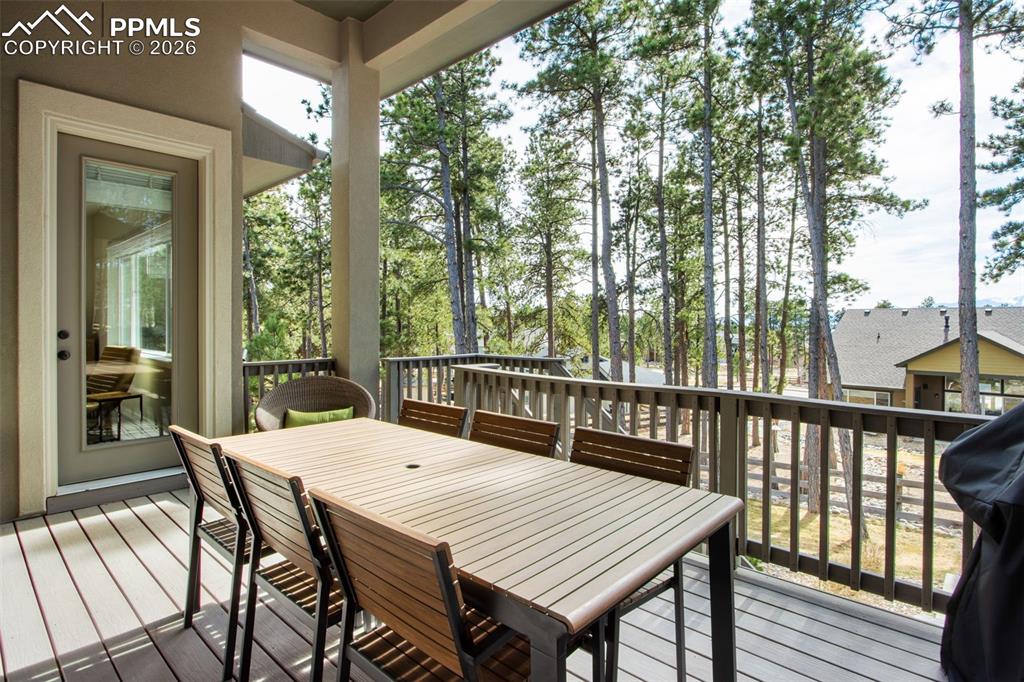 Image 42 of 50: Deck