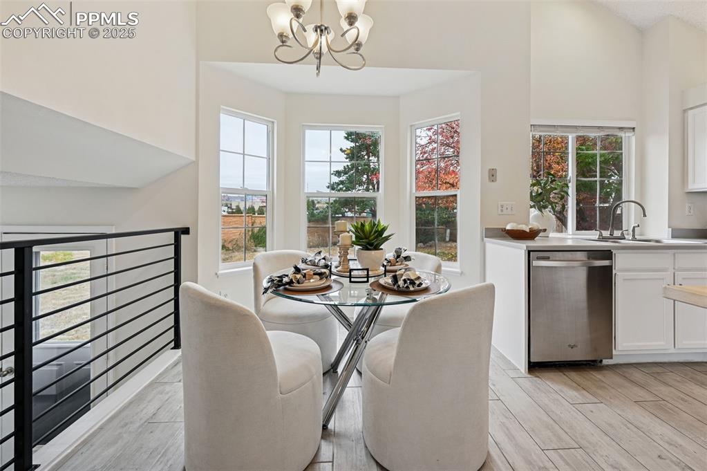 Image 13 of 34: Dining Area