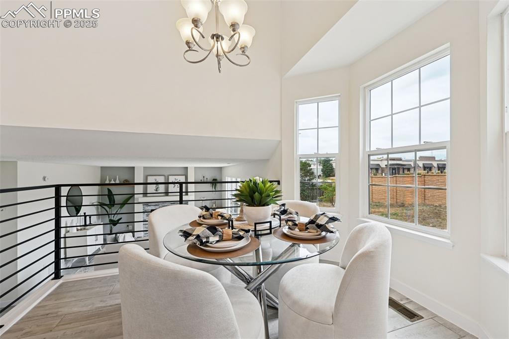 Image 14 of 34: Dining Area