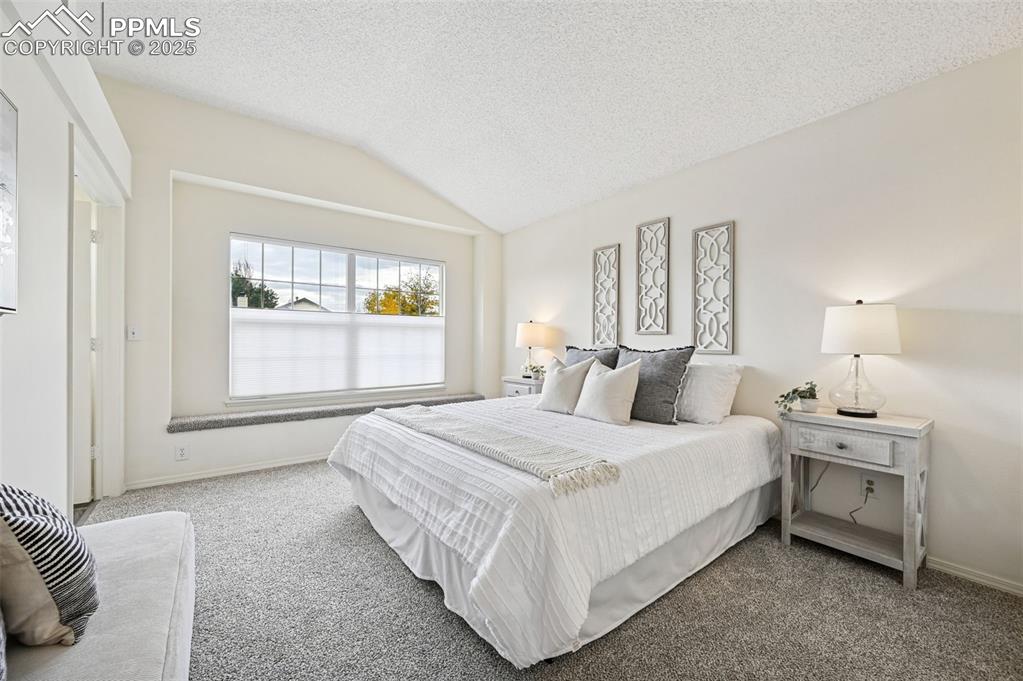 Image 18 of 34: Bedroom