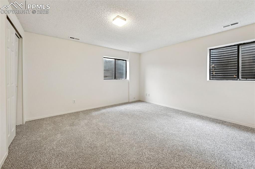 Image 33 of 34: Bedroom