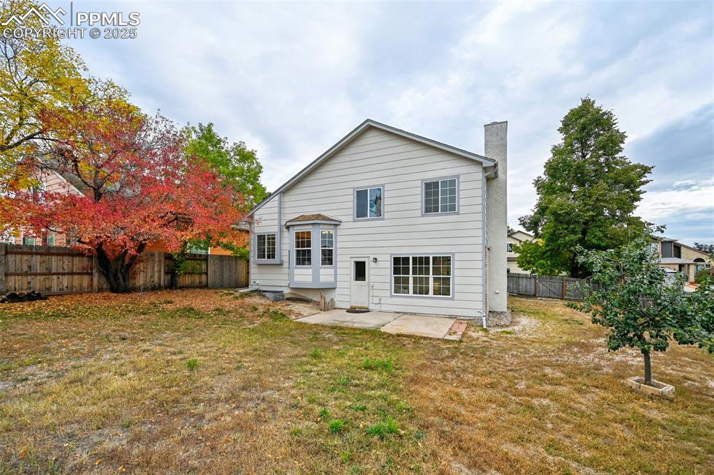 Image 34 of 34: Back of Structure