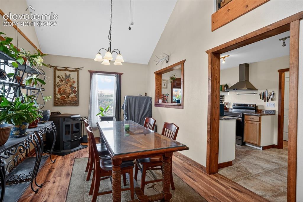Image 11 of 48: Dining Area