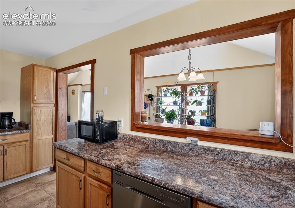 Image 14 of 48: Kitchen