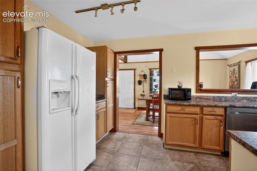 Image 17 of 48: Kitchen