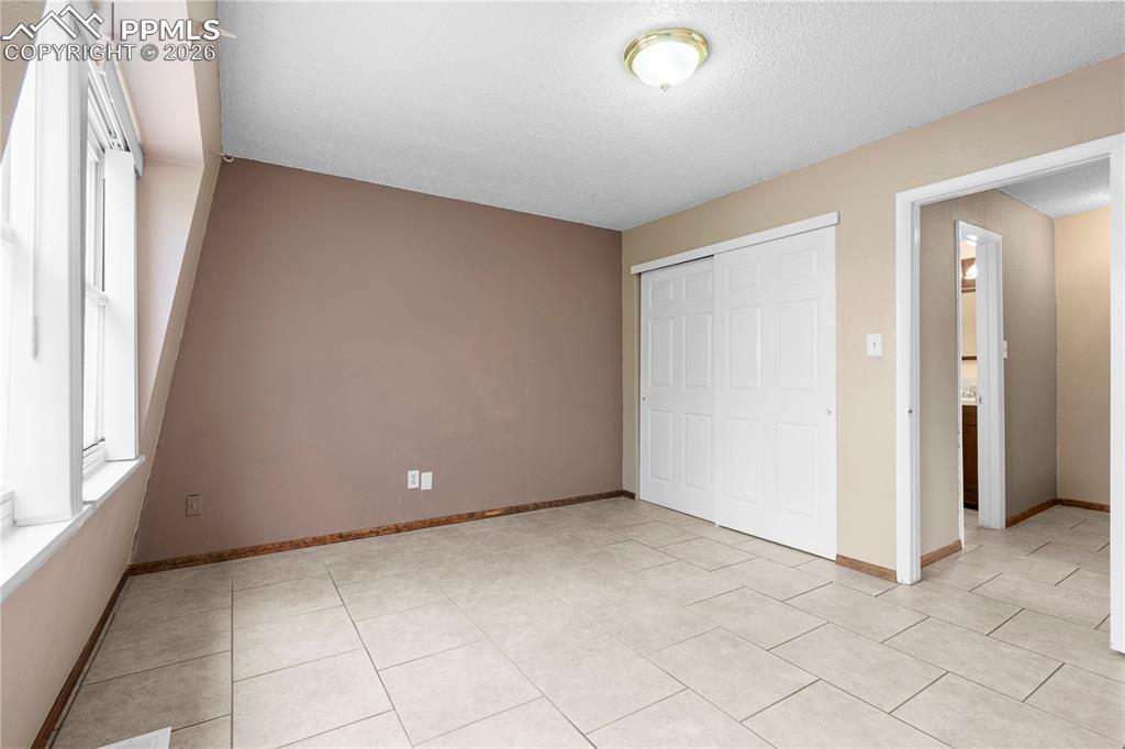 Image 12 of 28: Bedroom